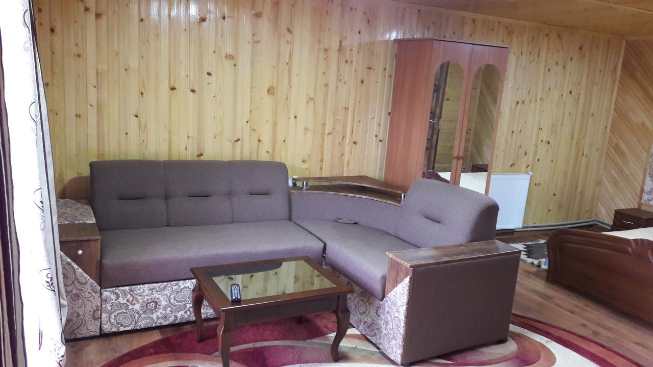 U Romana Yaremtche Extérieur photo