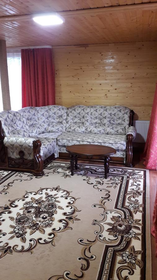 U Romana Yaremtche Extérieur photo