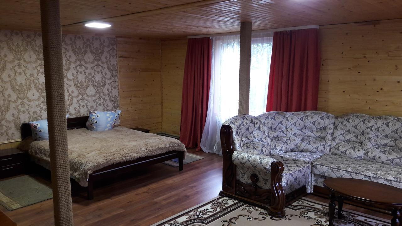 U Romana Yaremtche Extérieur photo