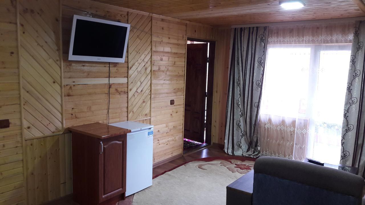 U Romana Yaremtche Extérieur photo
