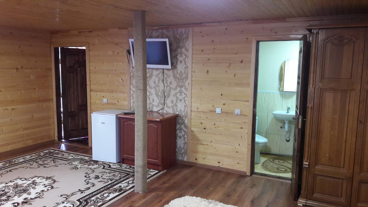 U Romana Yaremtche Extérieur photo