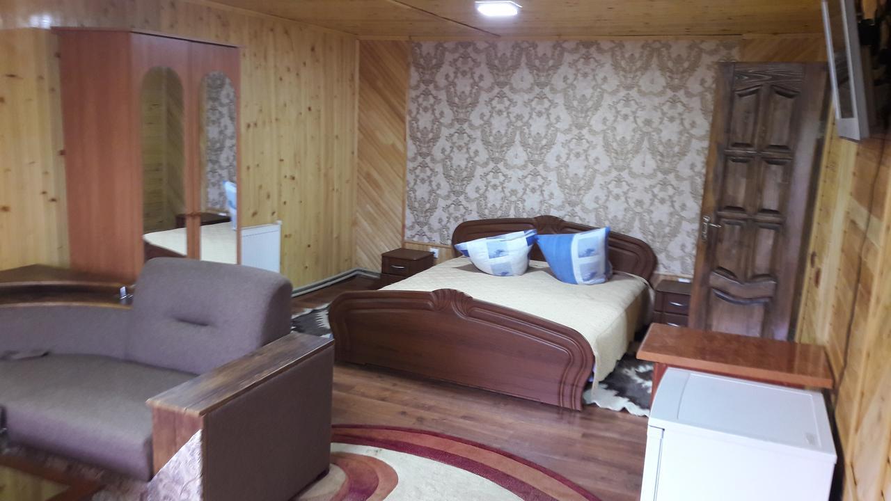 U Romana Yaremtche Extérieur photo