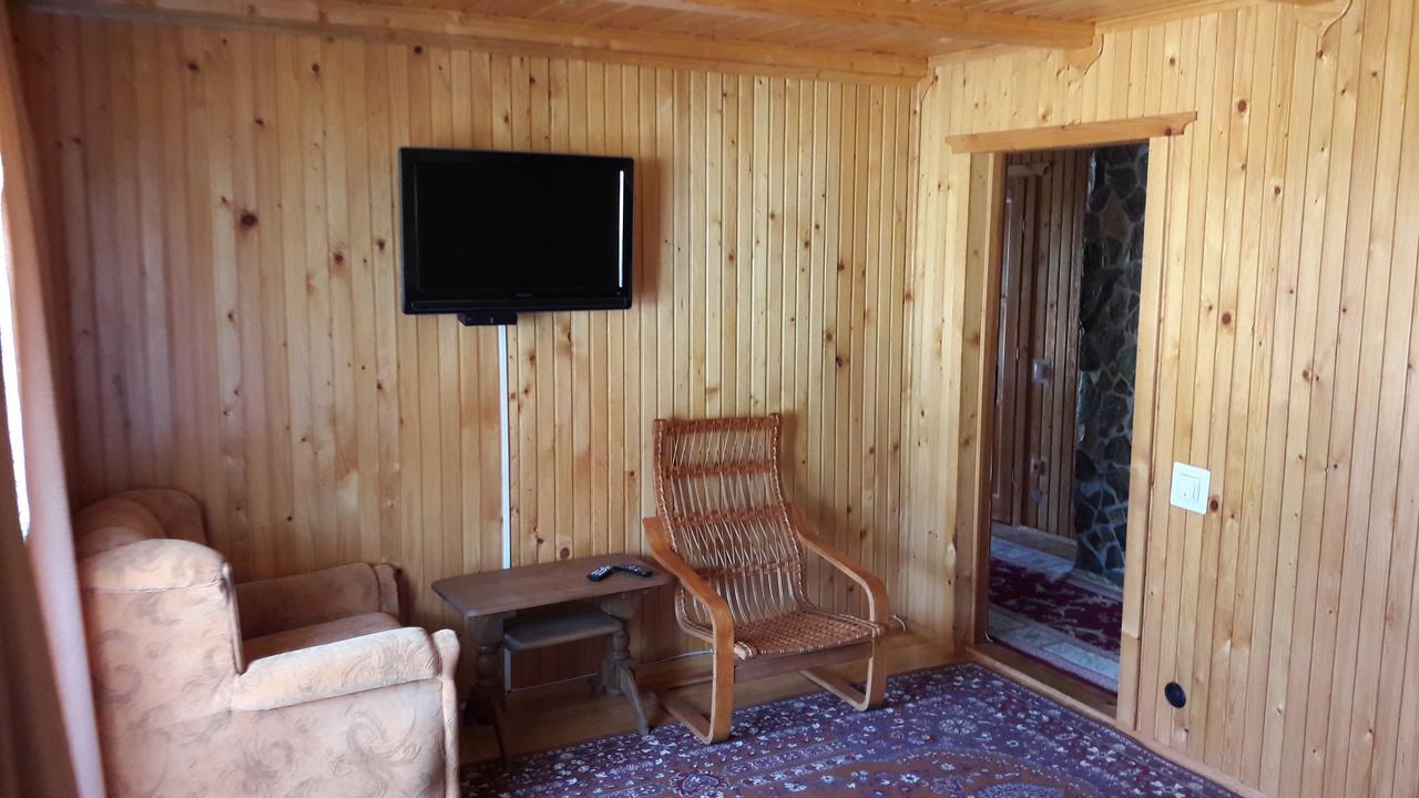 U Romana Yaremtche Extérieur photo